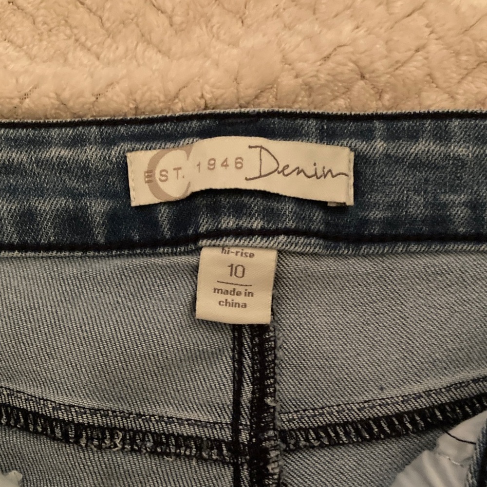 Chic Blue Ruffle Hem Cropped Jeans - Picture 2 of 4